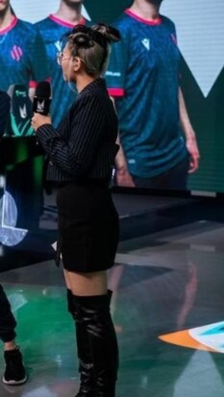 Yinsu Collins modèle porno image