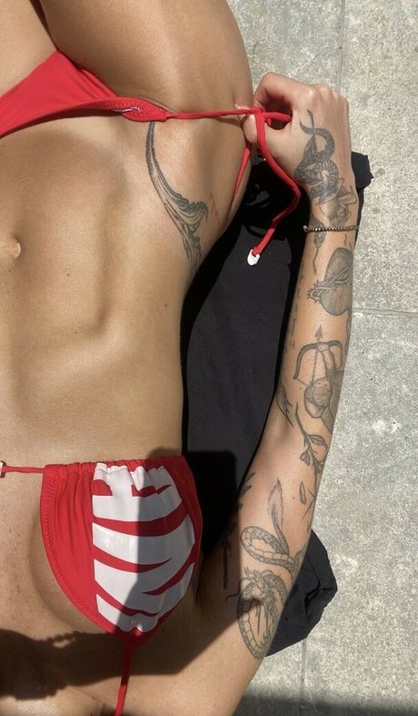 Manu Guglielmi modèle sexy photos