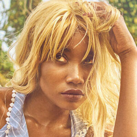 Mimi Desuka modèle érotique collection