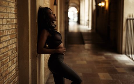 Mimi Desuka modèle sexy archive