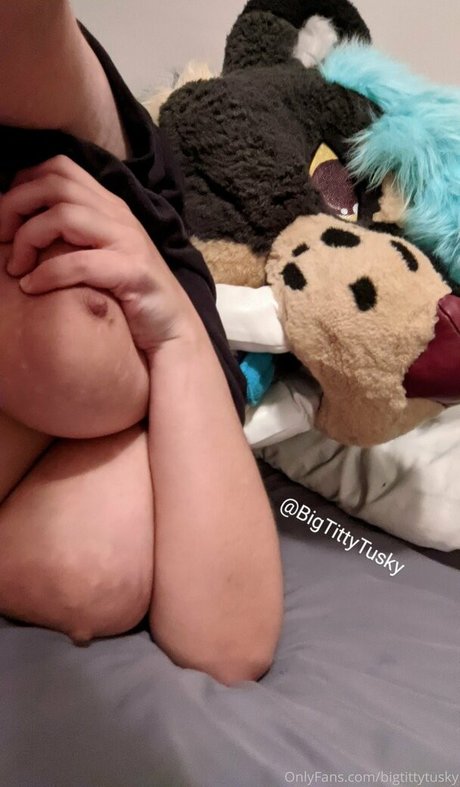 bigtittytusky étoile chaude photos