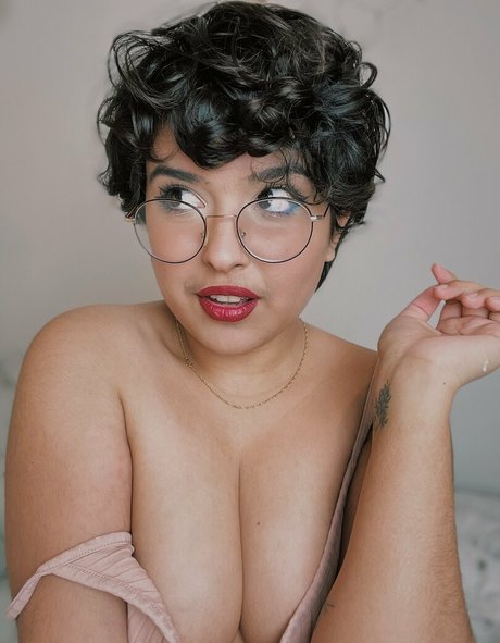 mayapetite modèle porno photo