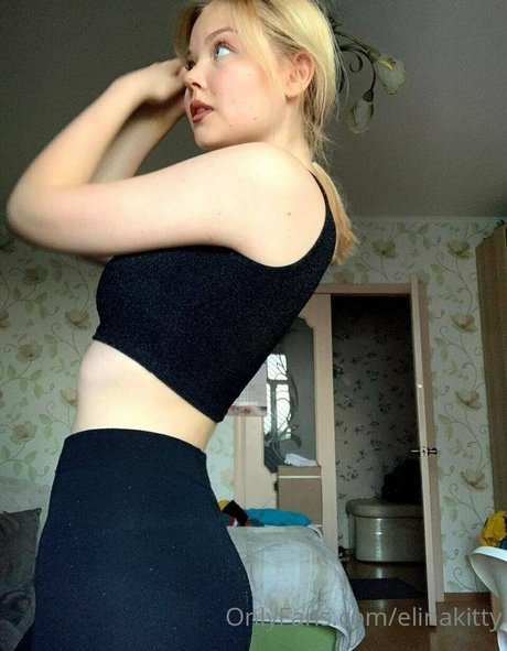 lunettes milf onlyfans plutôt sexy photo