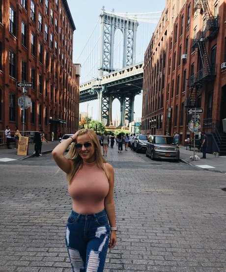 Taylor Z actrice hd image