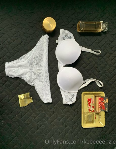 Brunettebhabie haut étoile photo