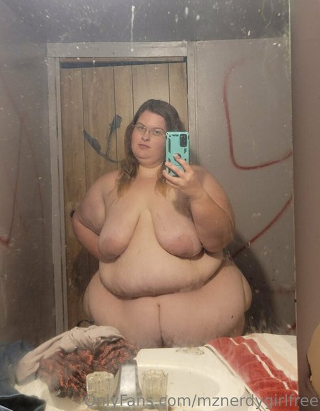 mznerdygirl étoile nue photos