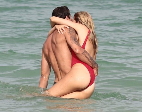 Hailey Clauson star exclusive image