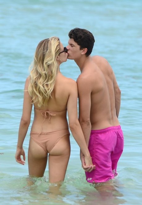 Hailey Clauson belle étoile galerie