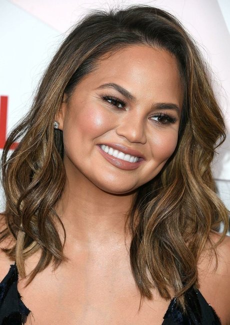 Chrissy Teigen modèle chaud image