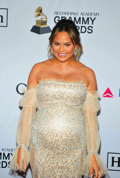 Chrissy Teigen art modèle img