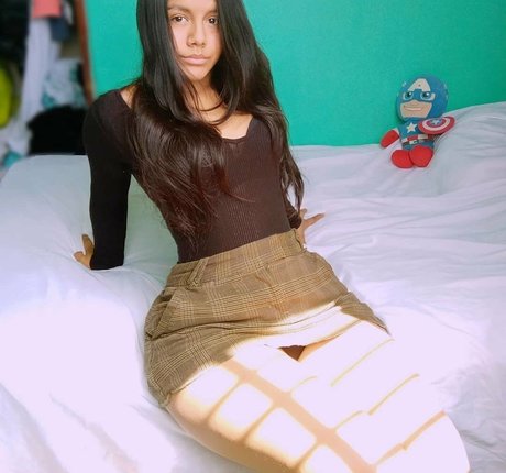 Nicol Pizarro top star photo