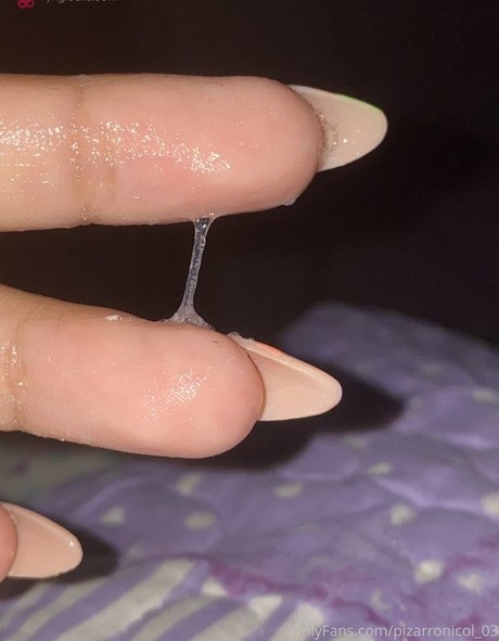 Nicol Pizarro modèles nus photos