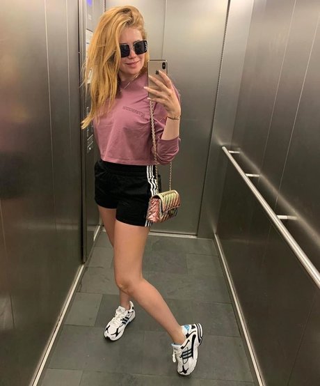 Palina Rojinski étoile chaude collection