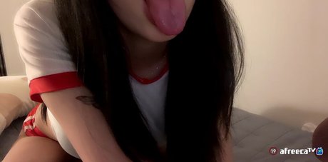 gros seins maigres onlyfans haut nu photo