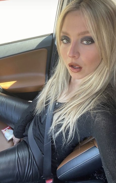 Luna Montana star du porno sympa photos