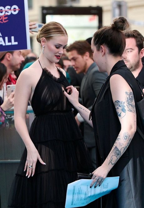 Virginia Gardner xxx star du porno images