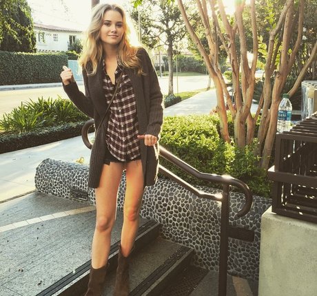 Virginia Gardner nus de stars du porno des photos