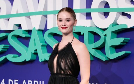 Virginia Gardner sexe star archive