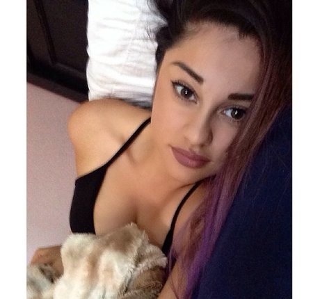 Yvette Monreal haut modèle photos