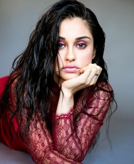 Yvette Monreal modèle joli img