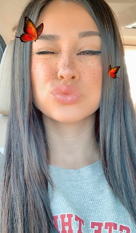 Yvette Monreal étoile érotique photo