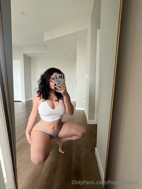 frostedaliine actrice nue des photos