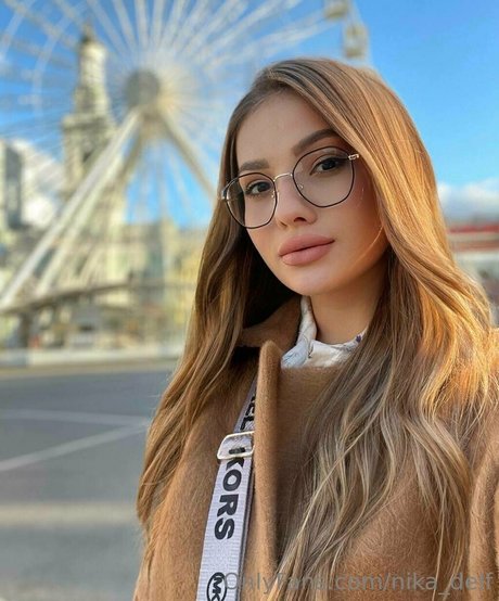 nika delf xxx étoile galeries