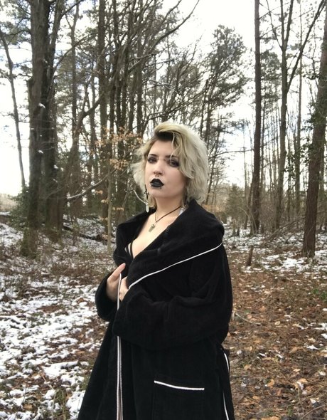 lilbaphomet jolie actrice images