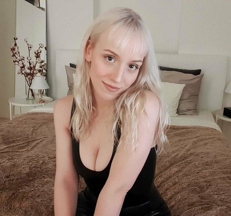 lilly eth meilleure star du porno archive