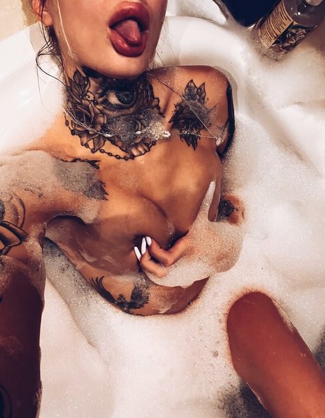 childrenaka actrice pornographique photo