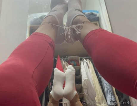 gymfeetgirl modèle nu photo