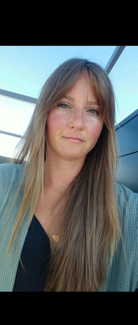 lelulullaby modèle de sexe image