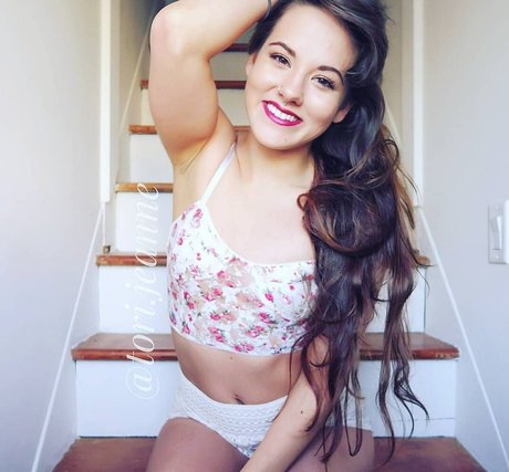 Tori jeanne étoile sympa photo