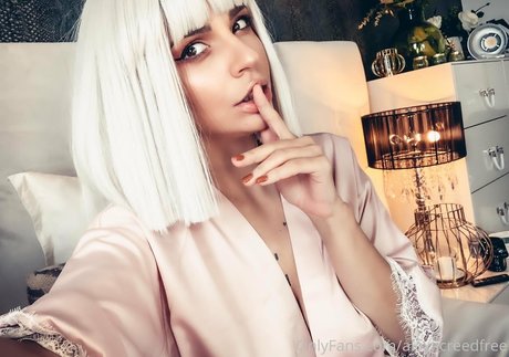 blonde transexuelle onlyfans belle haute qualité photos