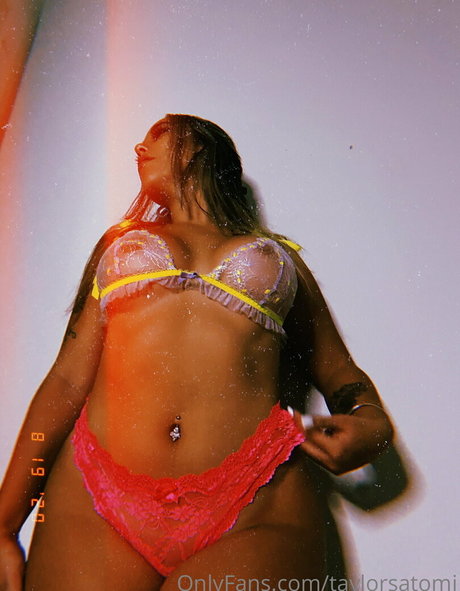 taylorsatomi actrice adulte archive