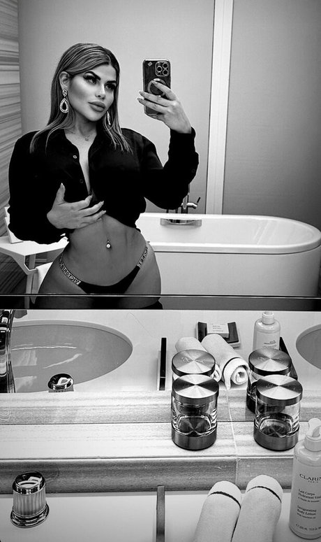 Tais Lambertini modèle pornographique des photos