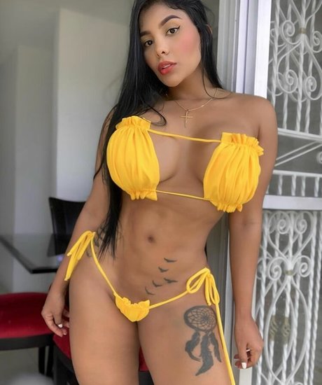 Caro Velez Betancourth modèle photo