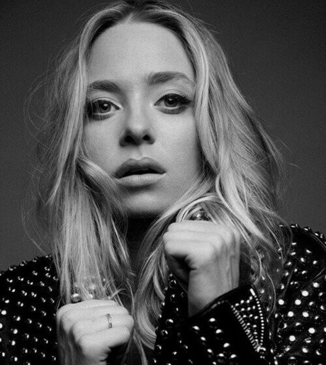 Portia Doubleday modèle chaud des photos