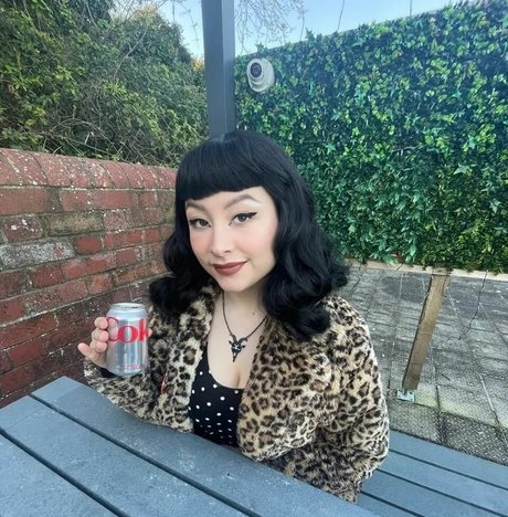 xalexaddams actrice artistique galeries