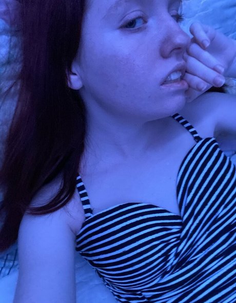 commandermars modèle nu photo