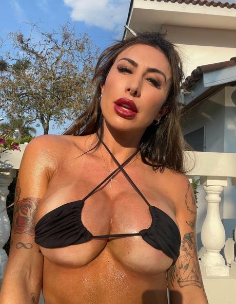 Jaque Khury étoile nue photos