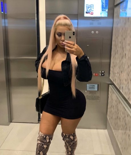 mssnewbooty modèle de haute qualité photo