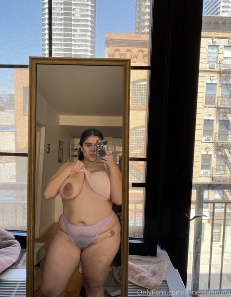 vanessahinata modèle chaud photo