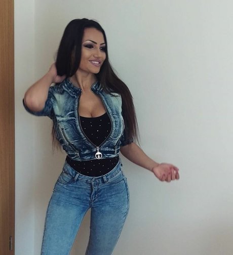 Lupulescu P modèle sexy photo