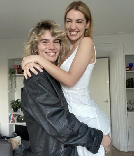 Adelaide Kane étoile xxx archive