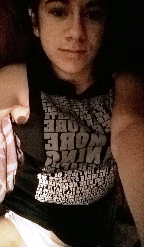 Jovencita Pulposa joli modèle galeries