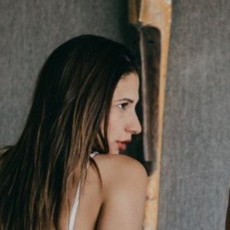 équitation accroupie uniquementfans jolie adulte image