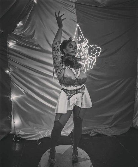 Sharlettewitch étoile magnifique photos