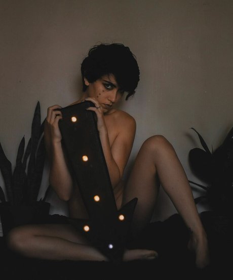 Olivia Graves star pornographique image