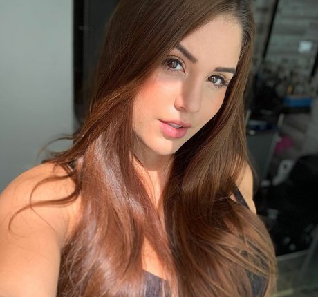 Daniela Velez modèle de sexe image